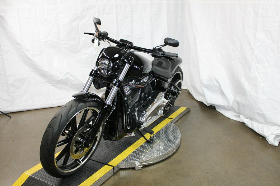 Harley-Davidson® Breakout® 114 2019 FXBRS 062095B BLACK W/PINSTRIPE