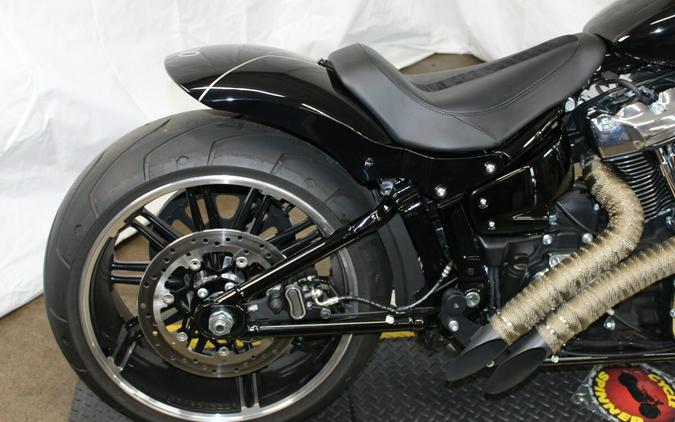 Harley-Davidson® Breakout® 114 2019 FXBRS 062095B BLACK W/PINSTRIPE