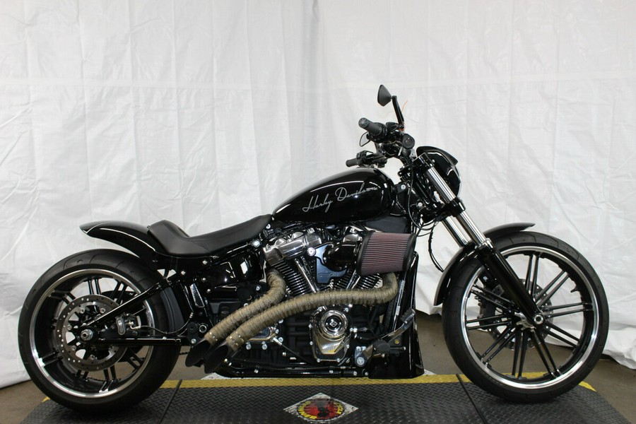 Harley-Davidson® Breakout® 114 2019 FXBRS 062095B BLACK W/PINSTRIPE