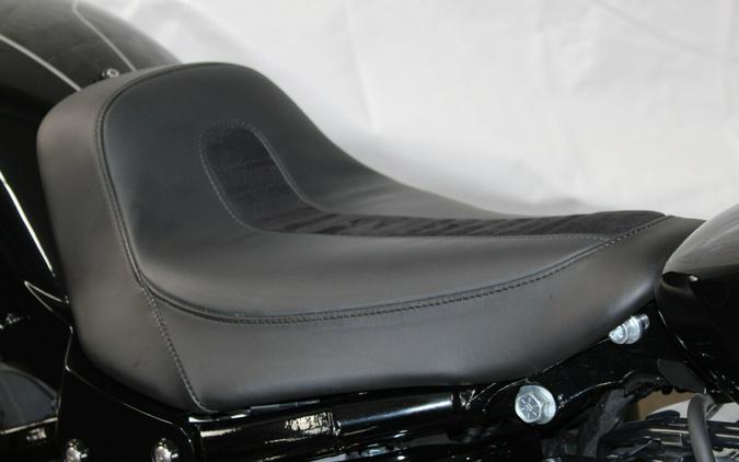 Harley-Davidson® Breakout® 114 2019 FXBRS 062095B BLACK W/PINSTRIPE
