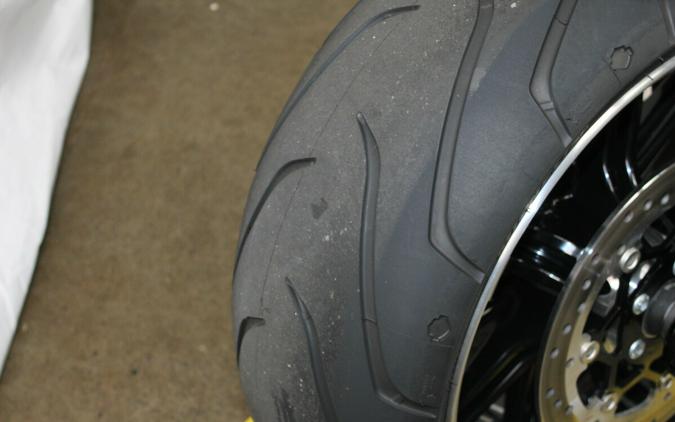 Harley-Davidson® Breakout® 114 2019 FXBRS 062095B BLACK W/PINSTRIPE