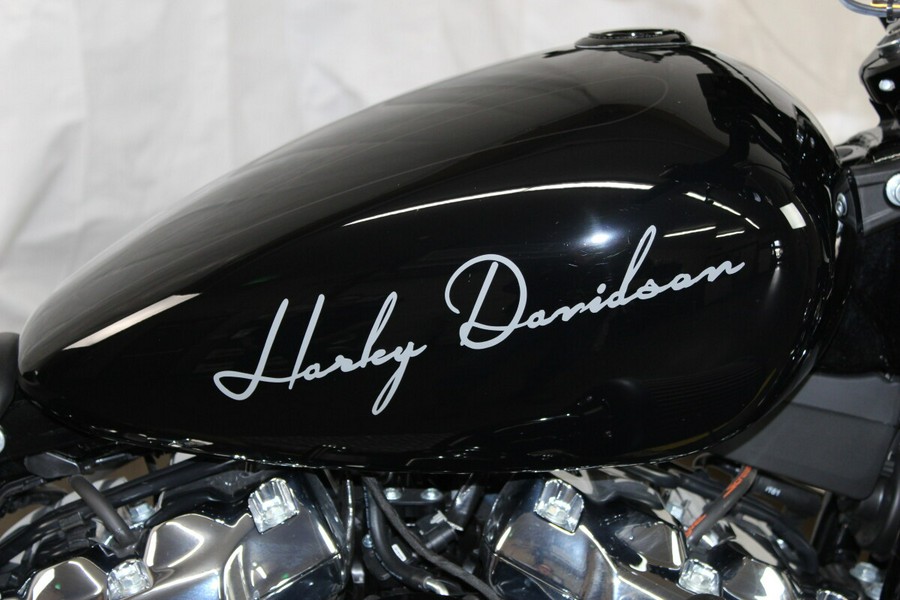 Harley-Davidson® Breakout® 114 2019 FXBRS 062095B BLACK W/PINSTRIPE