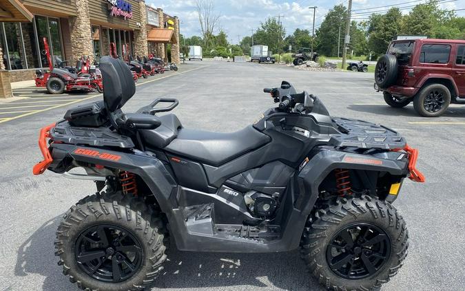 2019 Can-Am® Outlander™ MAX XT™ 650 Black & Can-Am Red