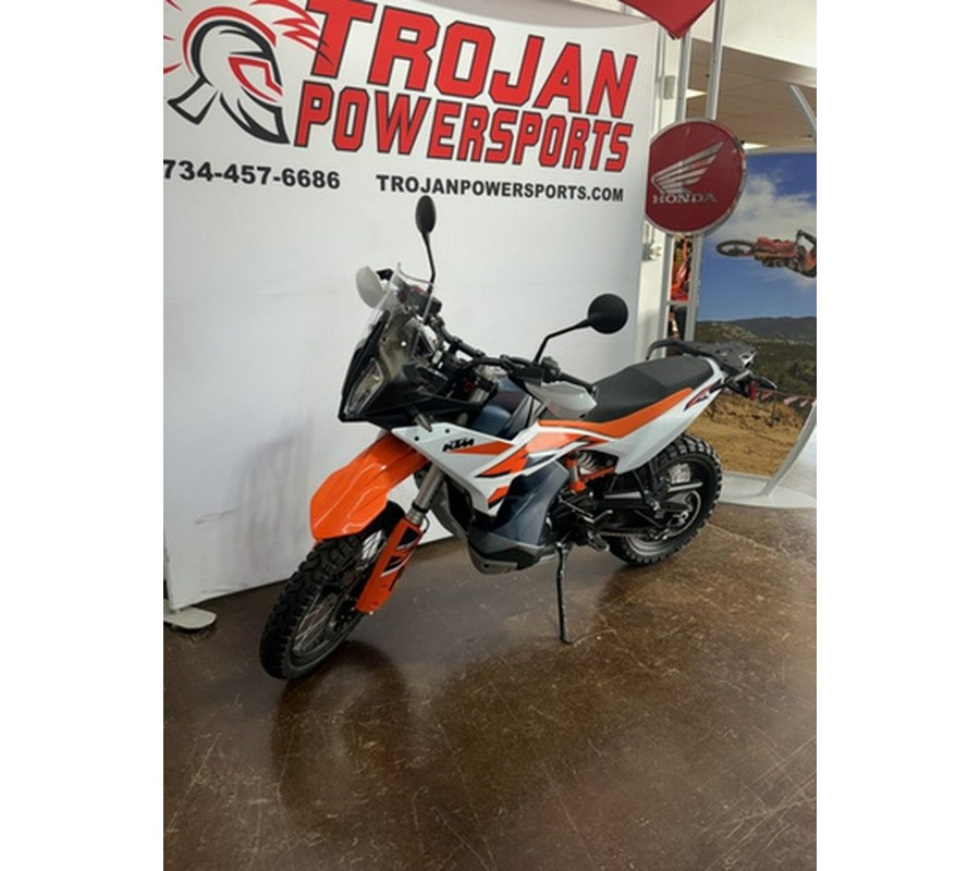 2024 KTM Adventure 890 R
