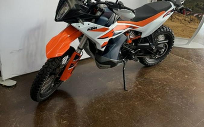 2024 KTM Adventure 890 R