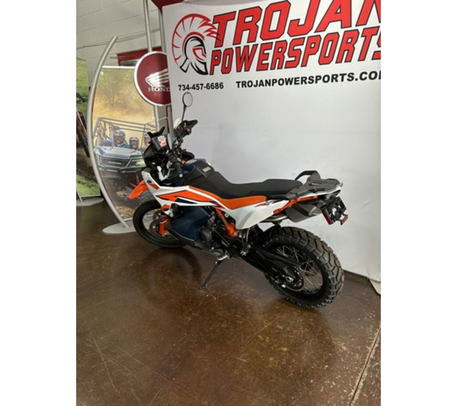 2024 KTM Adventure 890 R