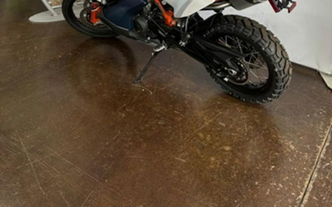 2024 KTM Adventure 890 R