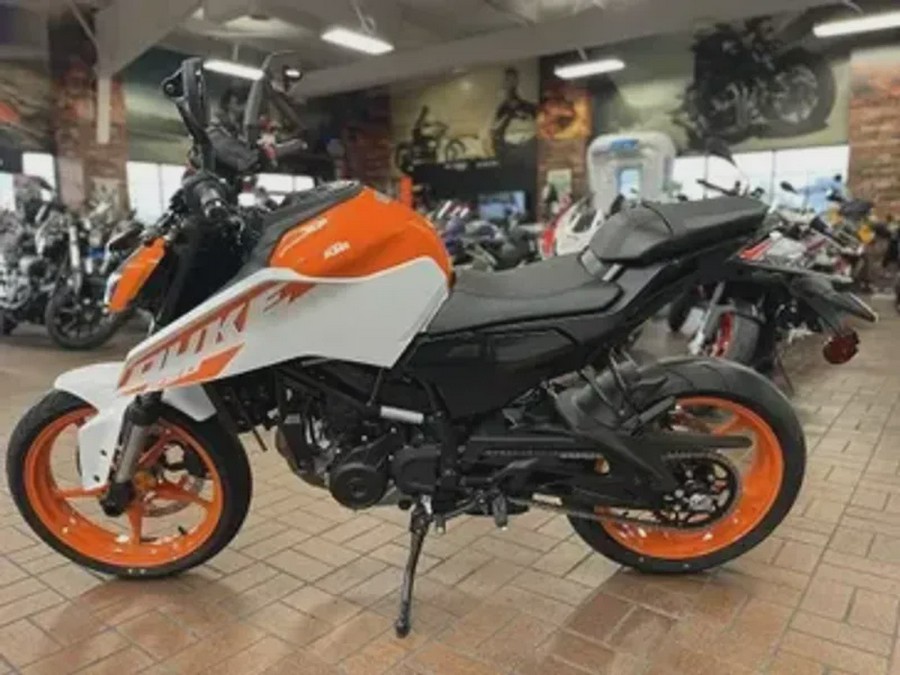 New 2024 KTM 250 DUKE