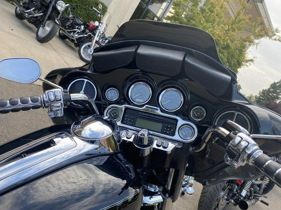 2010 Harley-Davidson® FLHTCU - Ultra Classic® Electra Glide