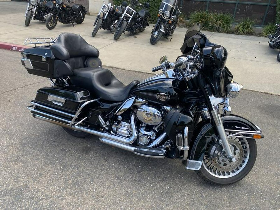 2010 Harley-Davidson® FLHTCU - Ultra Classic® Electra Glide