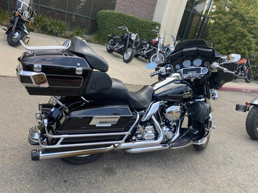 2010 Harley-Davidson® FLHTCU - Ultra Classic® Electra Glide