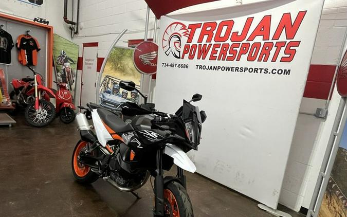 2024 KTM SMT 890