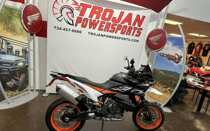2024 KTM SMT 890