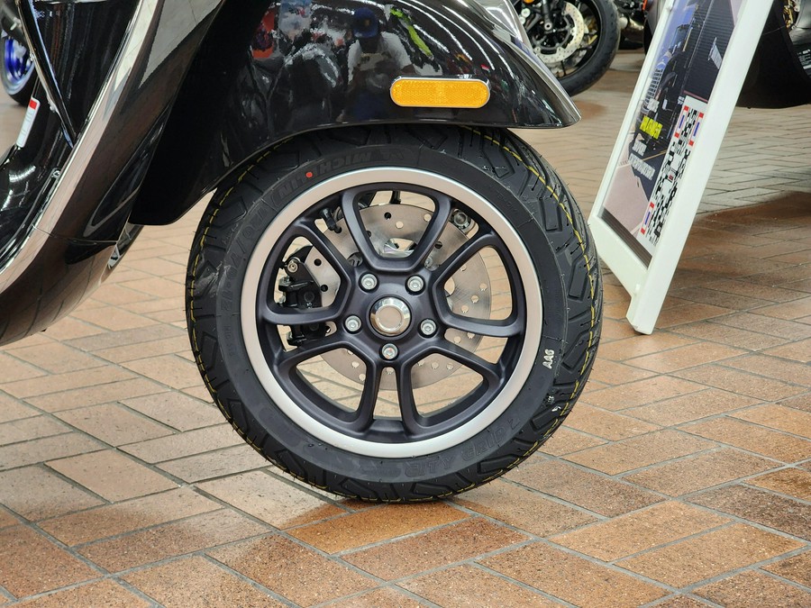 2024 Vespa GTS SUPER 300