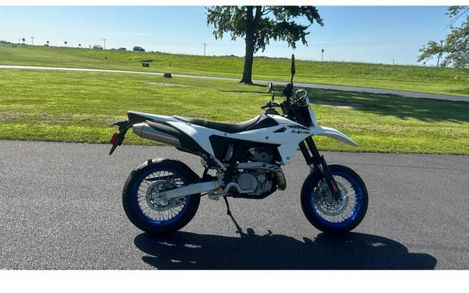 2025 Suzuki DR-Z 4SM Base