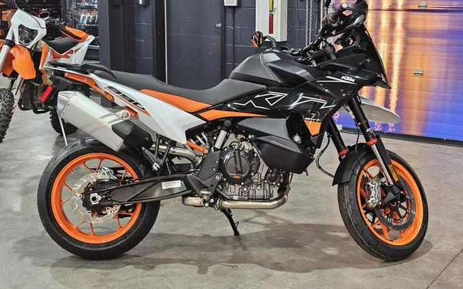 2024 KTM 890 SMT