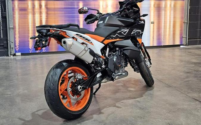 2024 KTM 890 SMT