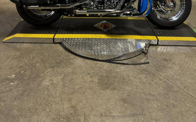 2017 Harley-Davidson Heritage Softail Classic BNVLBLU/FTM BLU