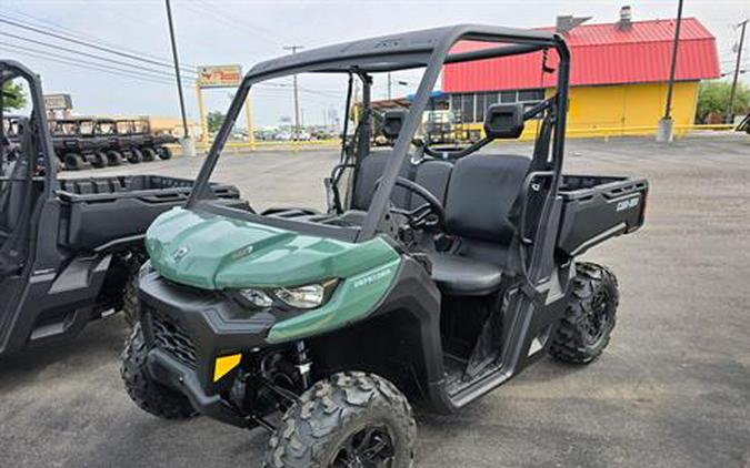 2025 Can-Am Defender DPS HD7