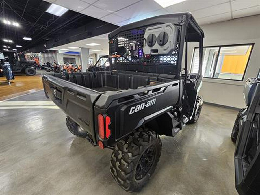 2025 Can-Am Defender DPS HD7