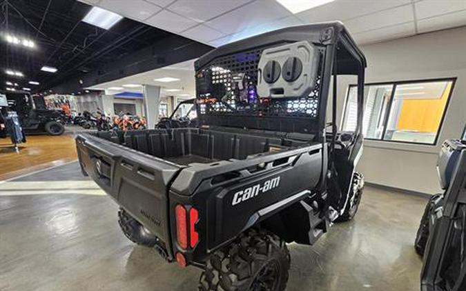 2025 Can-Am Defender DPS HD7