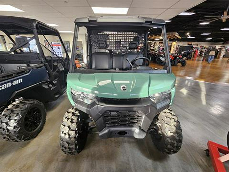 2025 Can-Am Defender DPS HD7