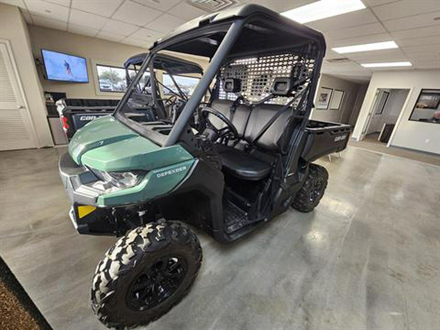 2025 Can-Am Defender DPS HD7