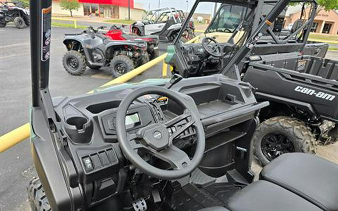 2025 Can-Am Defender DPS HD7