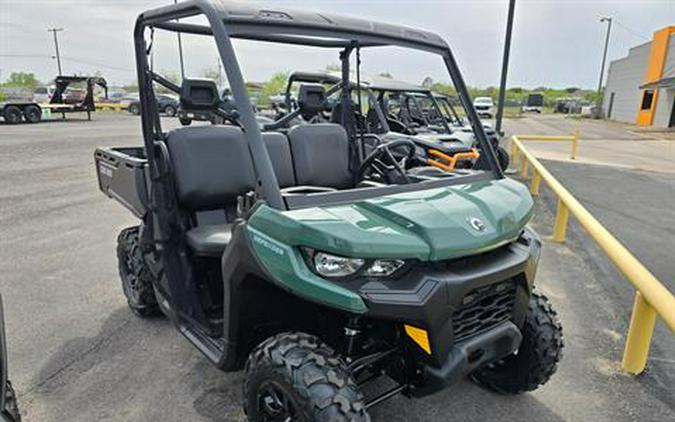 2025 Can-Am Defender DPS HD7