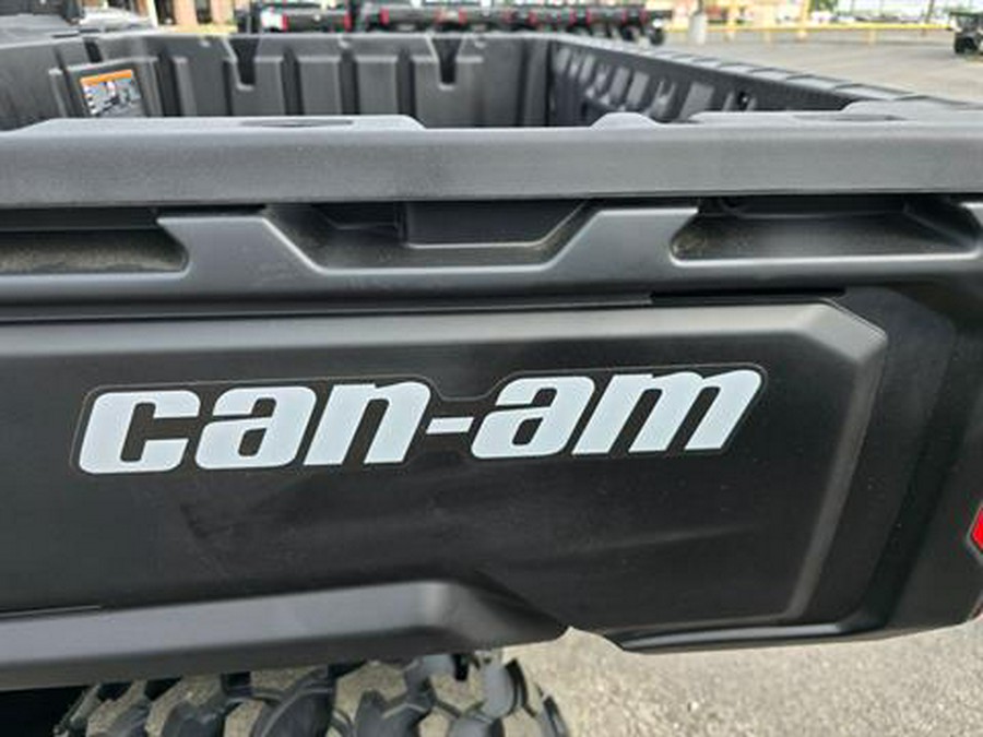 2025 Can-Am Defender DPS HD7