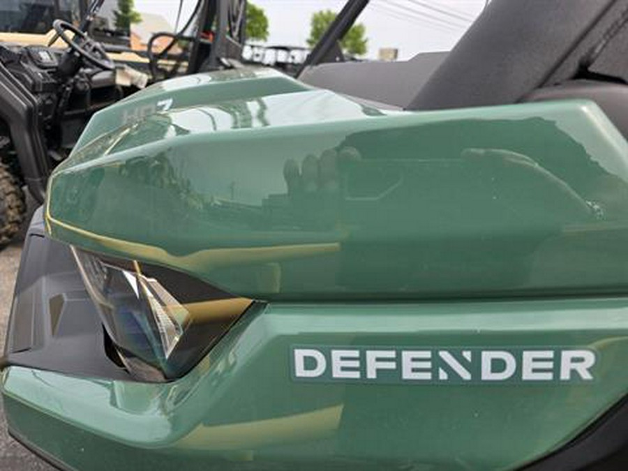 2025 Can-Am Defender DPS HD7