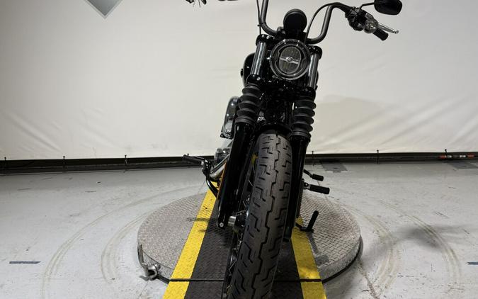 2026 Harley-Davidson® Street Bob® Vivid Black Chrome Laced Wheels