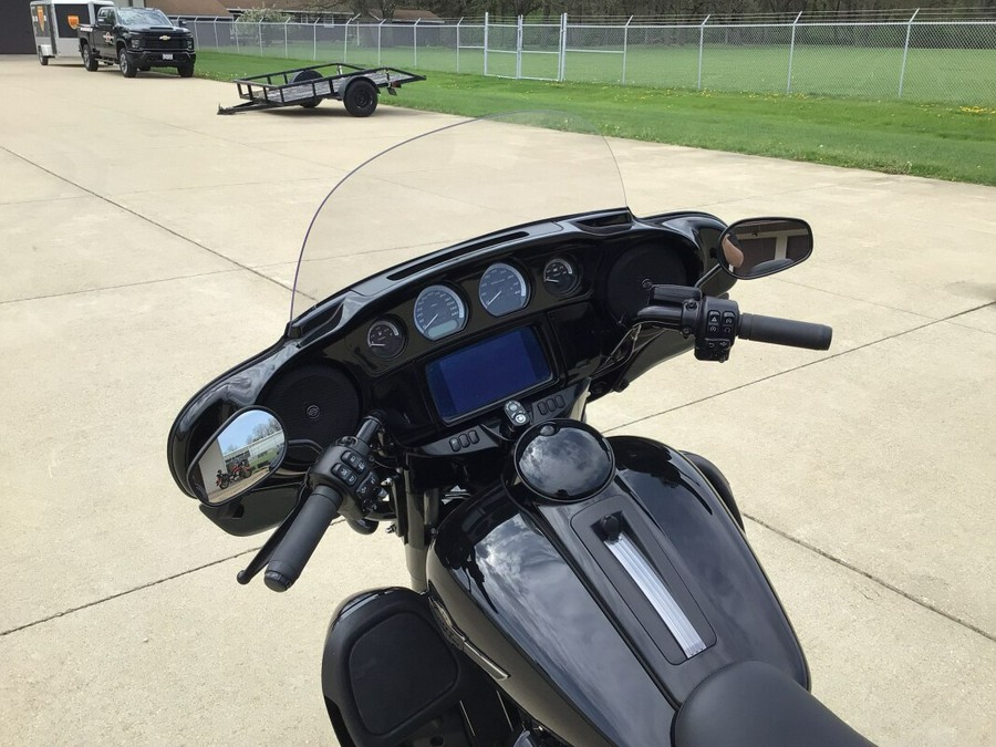 2023 FLHTK Ultra Limited