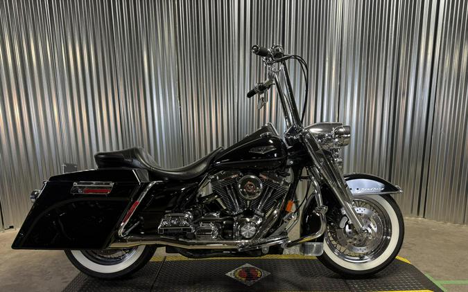 2006 Harley-Davidson Road King Classic BLACK W/PINSTRIPE