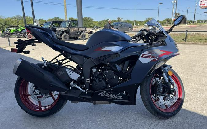 2027 Kawasaki Ninja® ZX™-6R Base