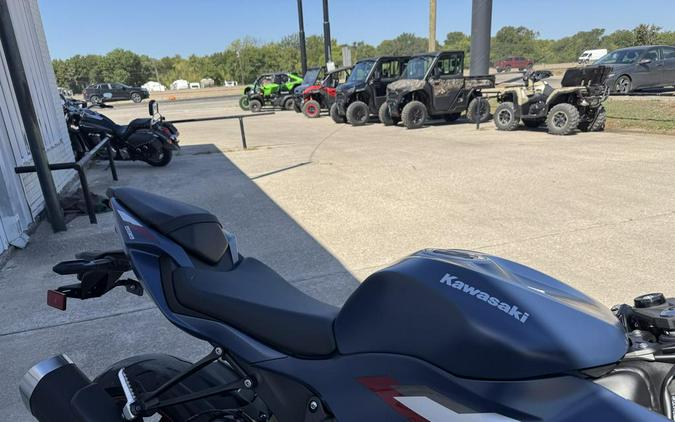 2027 Kawasaki Ninja® ZX™-6R Base