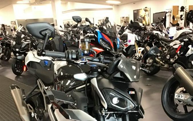 2026 BMW M 1000 R