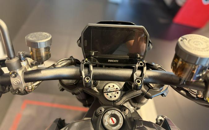2026 Ducati MONSTER V2
