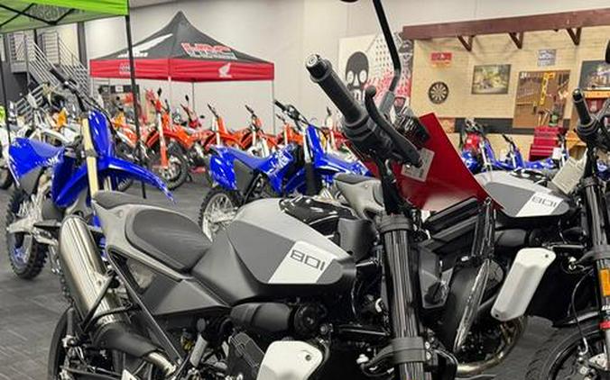 2025 Husqvarna® Svartpilen 801