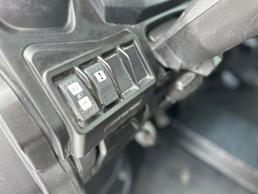2023 Can-Am Defender XT HD10