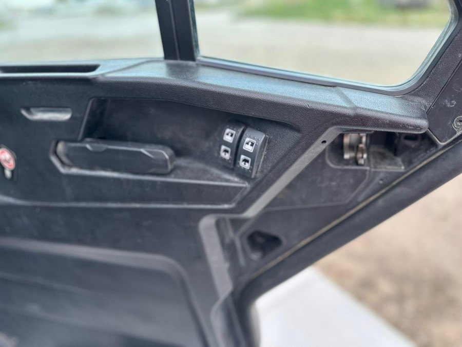 2023 Can-Am Defender XT HD10
