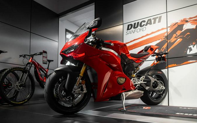 2026 Ducati PANIGALE V2