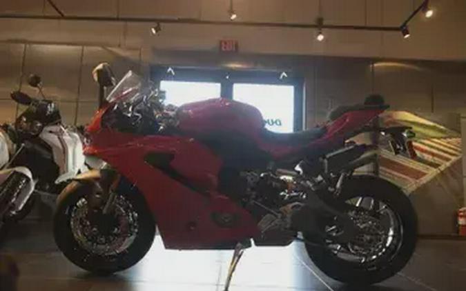 2026 Ducati PANIGALE V2