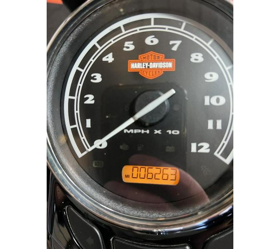2016 Harley-Davidson® FLS - Softail Slim®