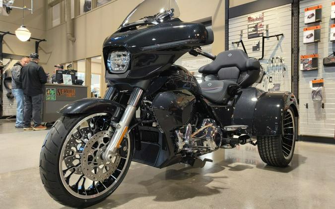 2026 Harley-Davidson® Street Glide 3 Limited Midnight Ember Chrome Trim