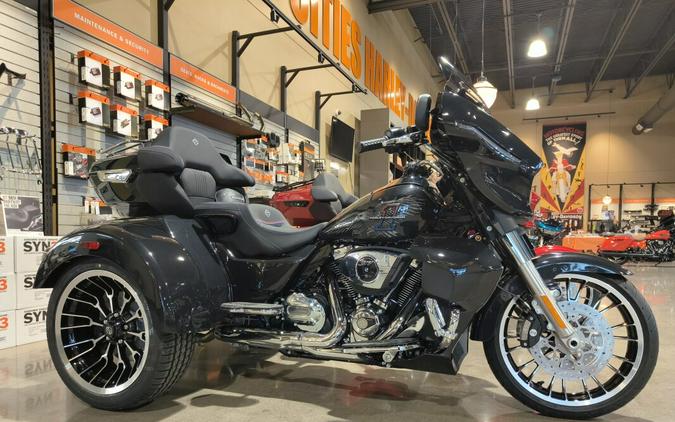 2026 Harley-Davidson® Street Glide 3 Limited Midnight Ember Chrome Trim