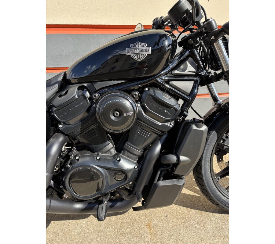 2025 Harley-Davidson® Nightster™ VIVID BLACK