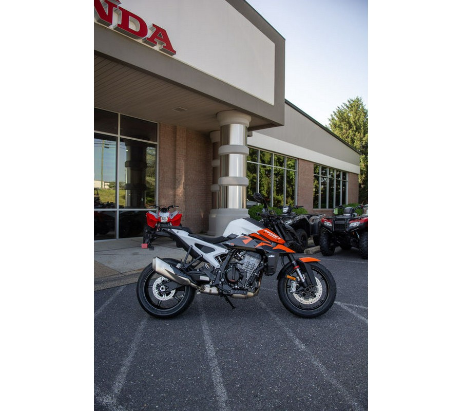 2027 KTM 990 Duke