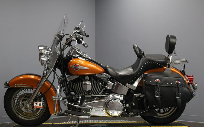 2016 Harley-Davidson® Heritage Softail® Classic Two-Tone Amber Whiskey/Vivid Black