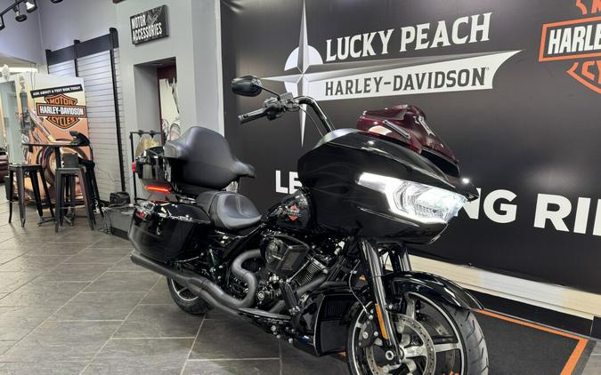 2025 Harley-Davidson® Road Glide® Midnight Firestorm - Black Finish